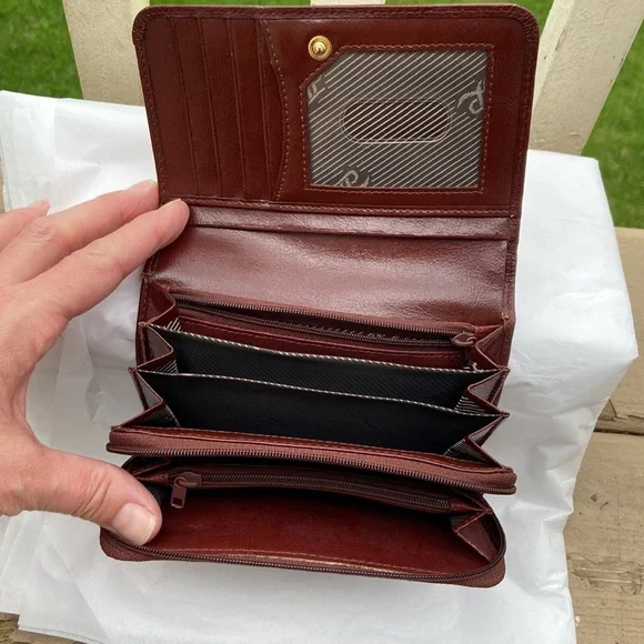 Italian Leather Wallet Dark Red, many compartments, functional, nice condition - Picture 9 of 14